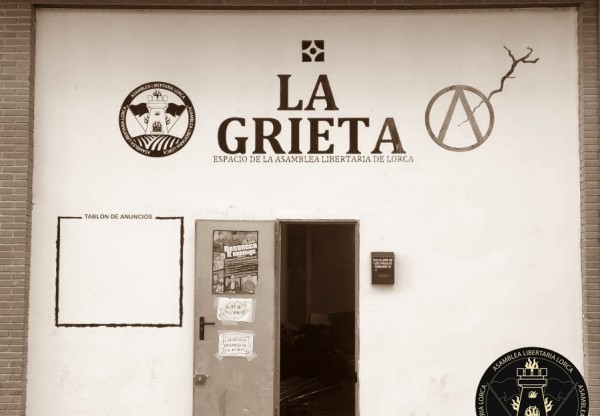 Imatge de capçalera de La Grieta tiene agujeros que tapar. ¿Nos ayudas a mantenerla viva?